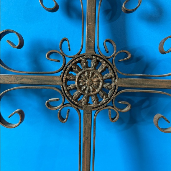 Elegant Rustic Style Metal Wall Cross Decor - Picture 2 of 9